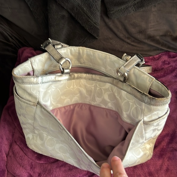 Coach Signature Gallery Jacquard Tote Silver and White - Picture 4 of 14